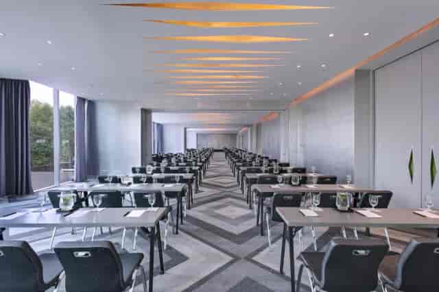 Modern Great Room at W Mexico City, classroom-style setup for corporate training and seminars.