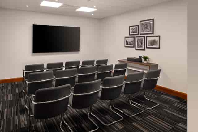 Modern meeting room at Holiday Inn London-Bexley, ideal for workshops and events.