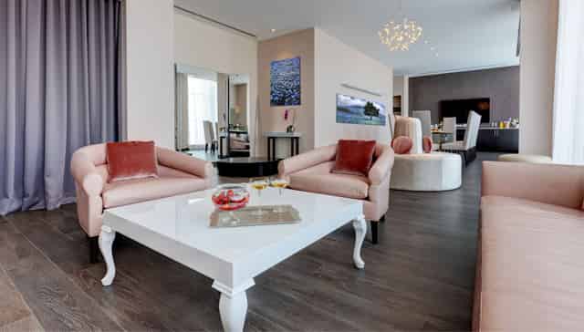 The Pearl Room