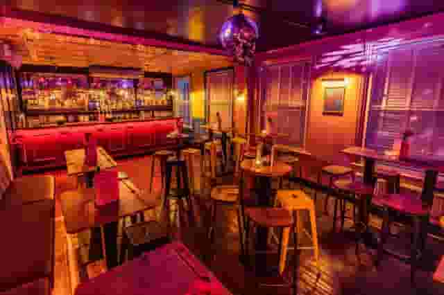 Simmons Bar