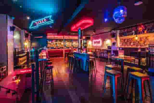 Simmons Bar