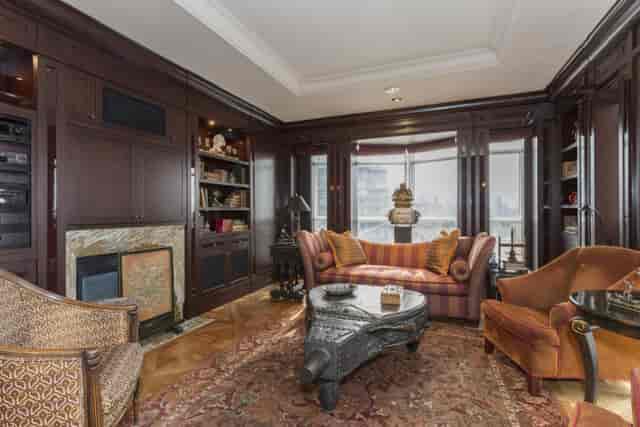 St. Thomas Room at Windsor Arms: Luxury executive meeting space for VIP board discussions.