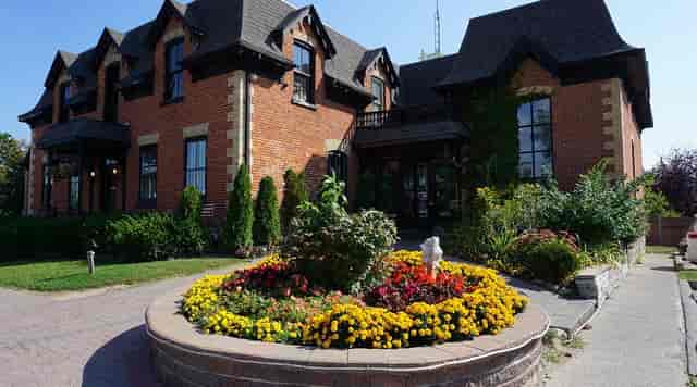 Historic Imperial Toronto venue for intimate corporate retreats and micro-weddings.