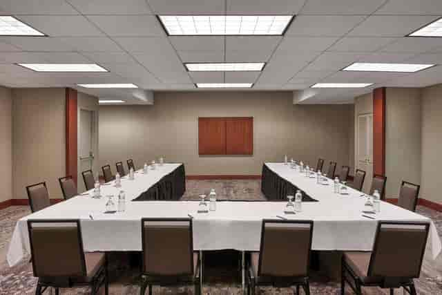 U-shape meeting room at Hilton Toronto Airport Hotel for corporate workshops and team training.