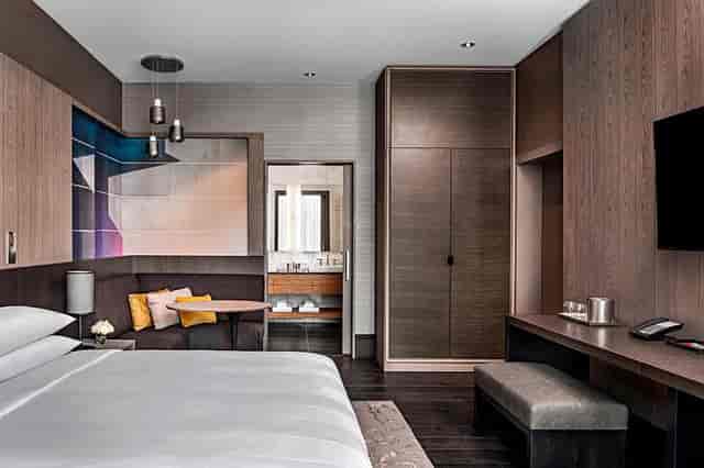 Remington Room hotel workspace for business conferences and corporate meetings.