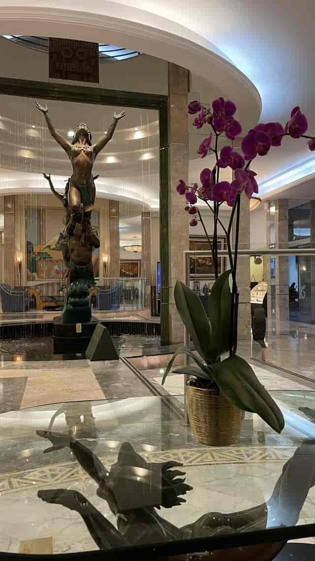 Conde Duque Marquis Reforma hotel lobby, elegant VIP registration and executive networking venue.