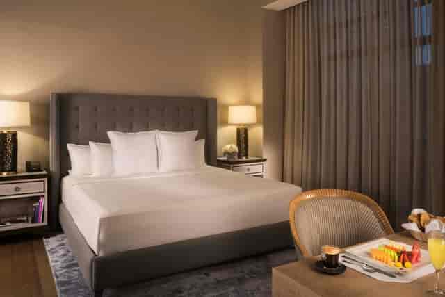 Marquis Reforma guest room with modern decor, ideal for VIP accommodations and executive housing.