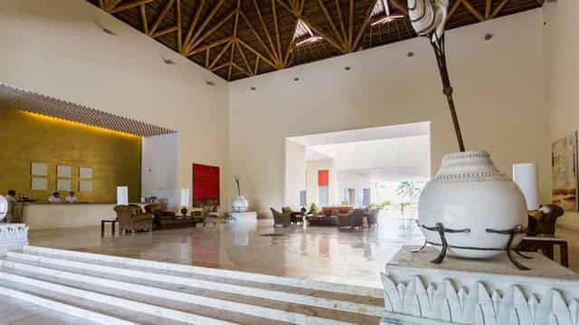 White Ball Room / Foyer