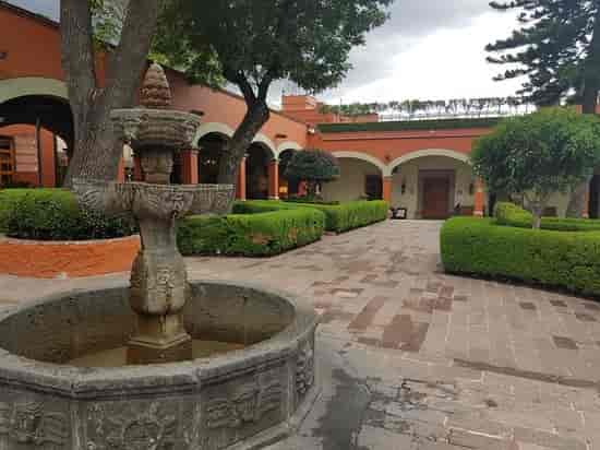 Garden courtyard at Hacienda de los Morales for luxury cocktail receptions and corporate events.