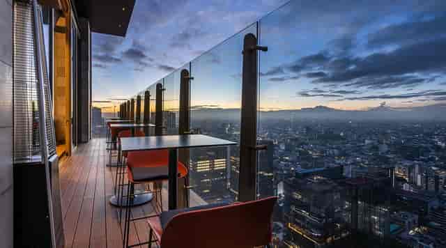 Rooftop venue at Hotel Roma Conesa with glass balcony, ideal for cocktail hour and VIP events.