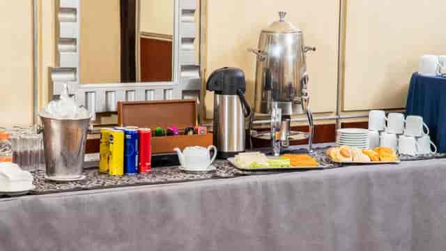 Meeting room with beverage service at Grand Fiesta Americana Chapultepec for corporate events.