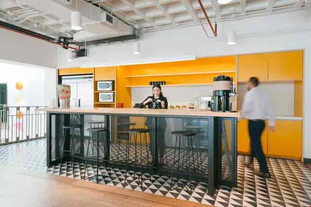 Modern WeWork Lomas de Chapultepec break area with coffee bar for networking and corporate events.