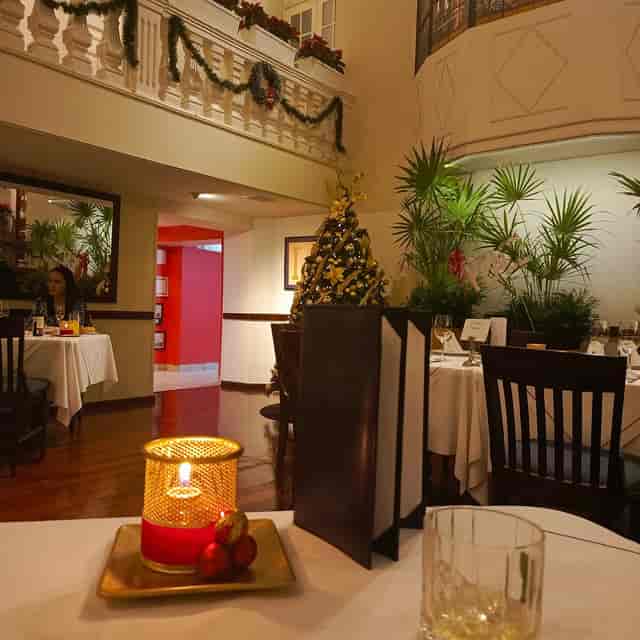 Holiday dining at Les Moustaches: elegant festive table setting for corporate events.