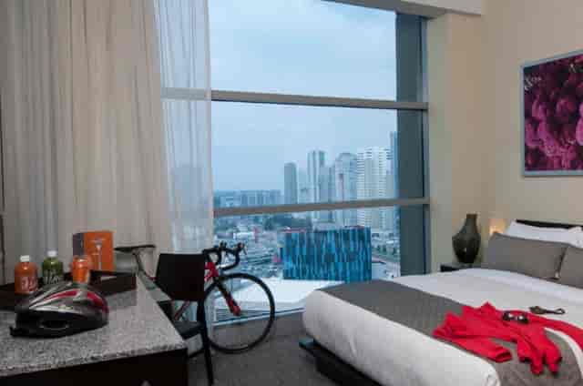 Hotel Stadia Suites Mexico City executive room with urban view for bleisure travel.