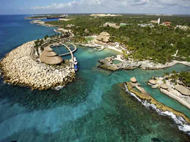 Tropical cove at Xcaret Park, ideal for corporate retreats and exclusive VIP team-building events.