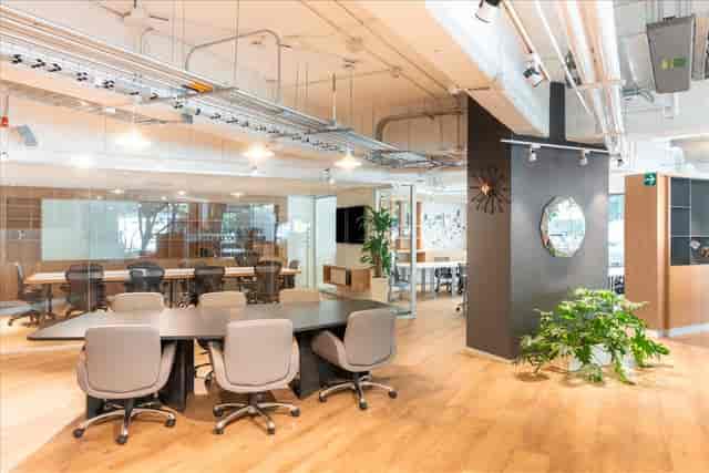 Modern boardroom at Arquimedes Office Spaces for collaborative team meetings and workshops.