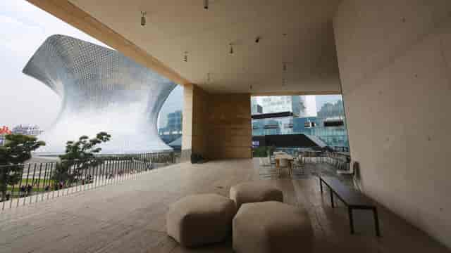 Semi-outdoor networking area at German Centre Mexico for corporate events and business conferences.
