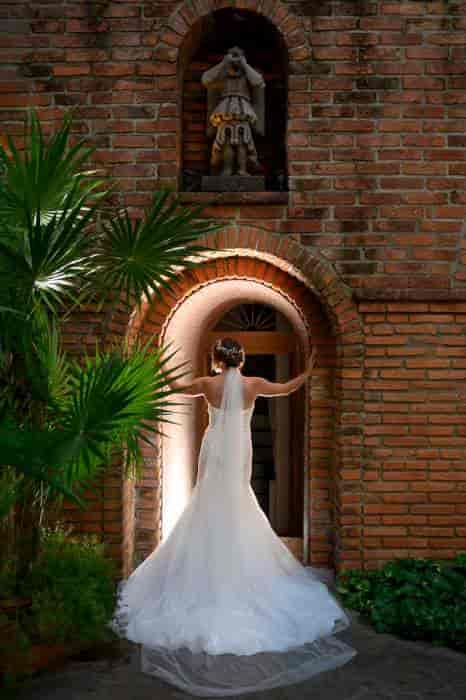 Bridal reveal at Hacienda San Angel: rustic architecture for wedding anniversary photography.