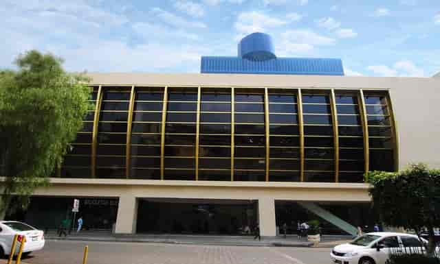Centro de Exposiciones UNAM with ribbed glass façade for corporate events and trade shows.