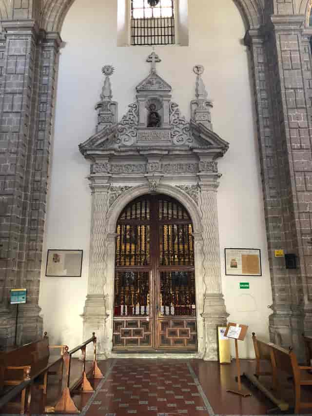 Coro Bajo historic venue for exclusive gala dinners and cultural tours at Ex Convento de Regina.