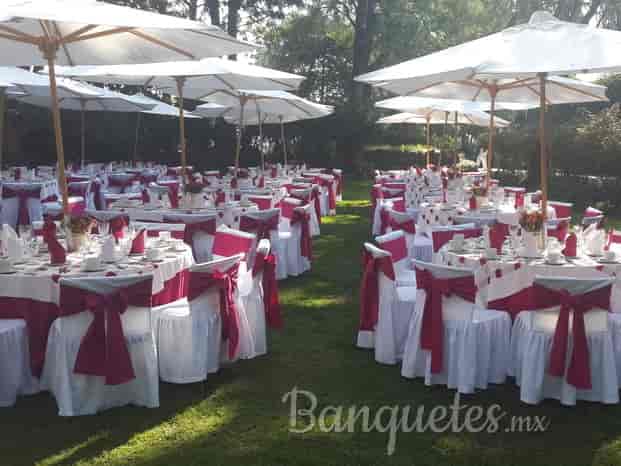 Club Alemán garden event setup with parasols for outdoor weddings and corporate functions.