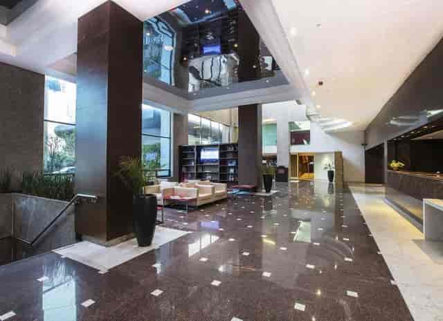 Modern event venue lobby at Krystal Urban Aeropuerto, Mexico City for corporate meetings and events.