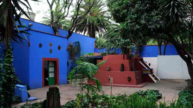 Frida Kahlo Museum venue: bold open-air architecture for creative receptions and exclusive events.