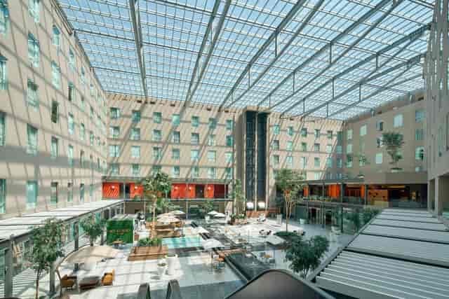 Pedregal atrium at Courtyard Mexico City Airport, ideal for registration and corporate networking.