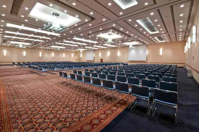Theater-style ballroom at Holiday Inn Mexico Coyoacan for corporate events and seminars.