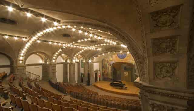 Anfiteatro Simón Bolívar: historic arched venue for intimate keynotes and recitals.