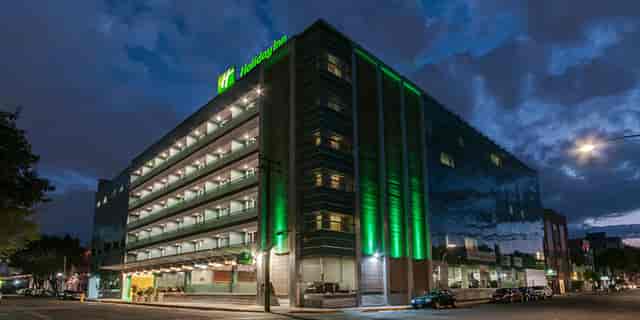 Modern Holiday Inn Mexico Zona Centro suite for corporate meetings and group travel.