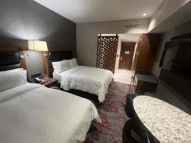 Borges hotel double room with workspace at Fiesta Americana México Satélite for business conference.