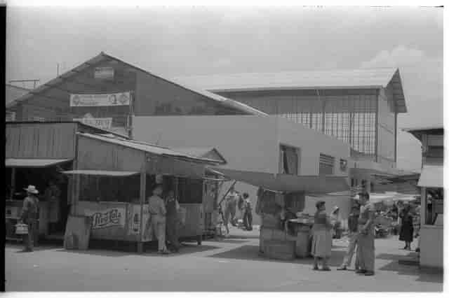 El Residente on X: "El mercado 2 de abril en la colonia Guerrero, poco  antes de su reinauguración en 1955. Fue inaugurado originalmente el 2 de  abril de 1902 y remodelado en