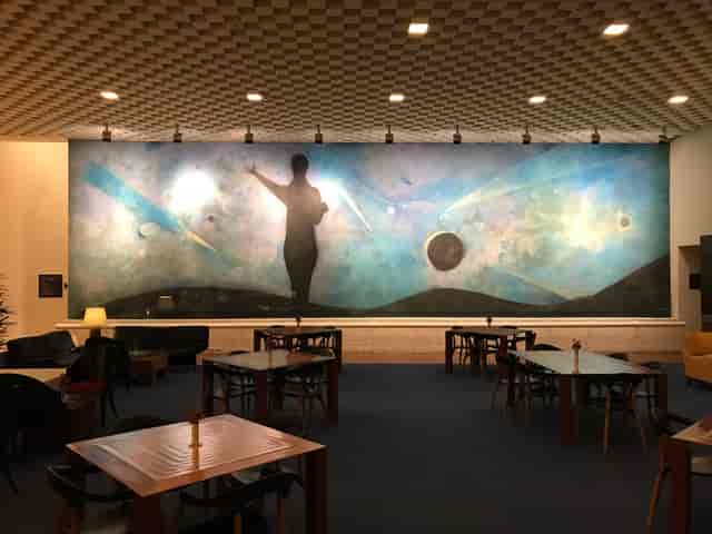 Drawing Room at Camino Real Polanco with mural; ideal for corporate meetings or event breakouts.