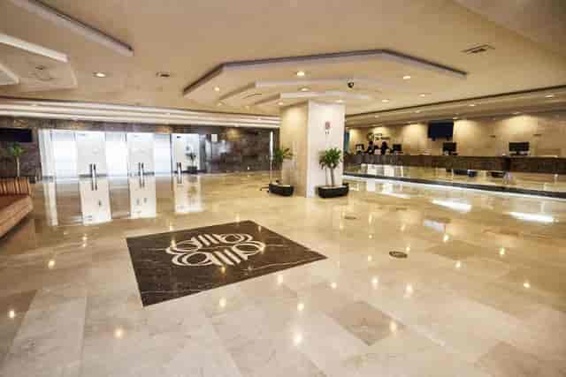 Marble-floored Hidalgo A Lounge at Hotel del Prado for event registration and corporate arrivals.