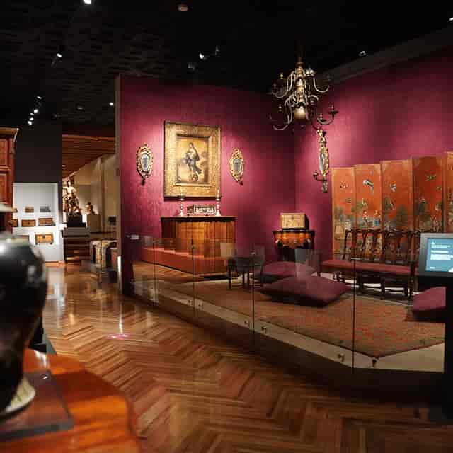 Exclusive boutique reception in Museo Franz Mayer gallery for immersive corporate events.