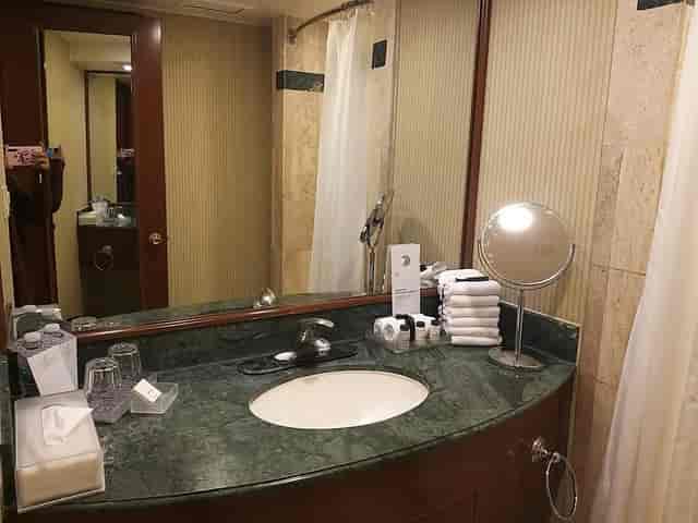 Dated marble bathroom at Sheraton Mexico City Maria Isabel for corporate meetings and event venues.