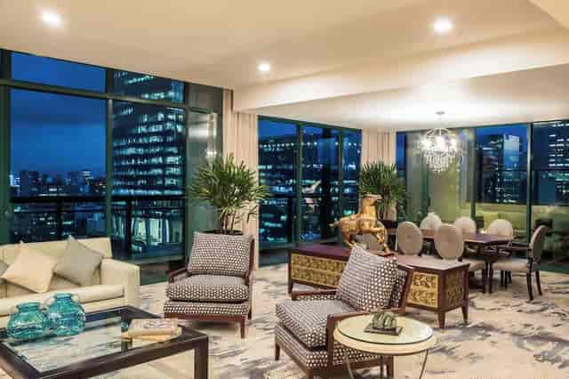 Luxury suite at Sheraton Mexico City for executive board meetings and VIP networking events.