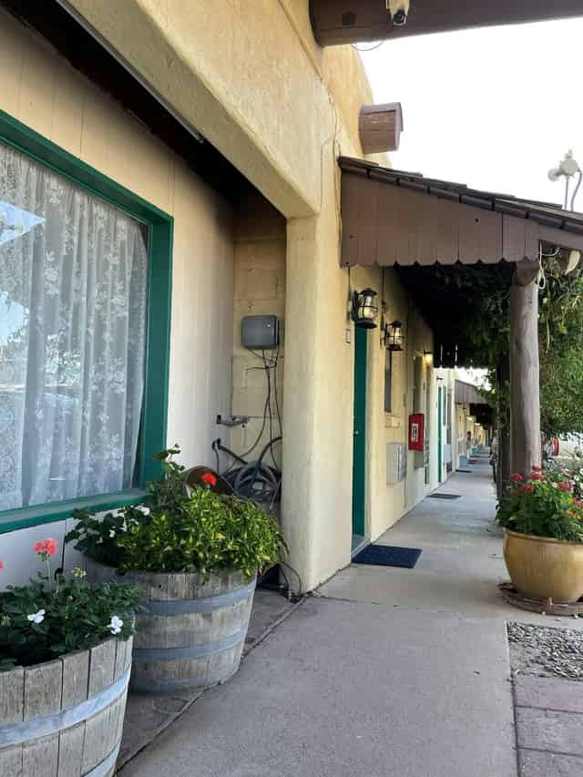 Bar & Cafe
