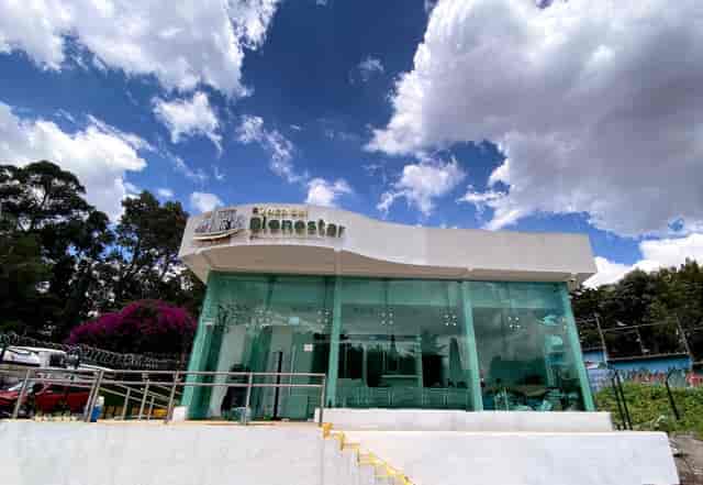 Modern glass reception hall in Magdalena Contreras for intimate corporate meetings and events.