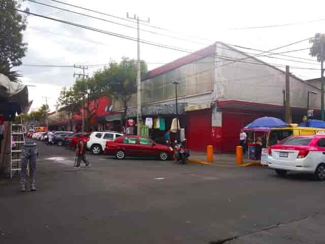 Mercado Beethoven street market with heavy traffic congestion for event site assessment.