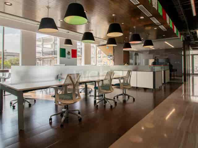 Modern Terraza workspace with ergonomic seating for corporate conferences and coworking events.