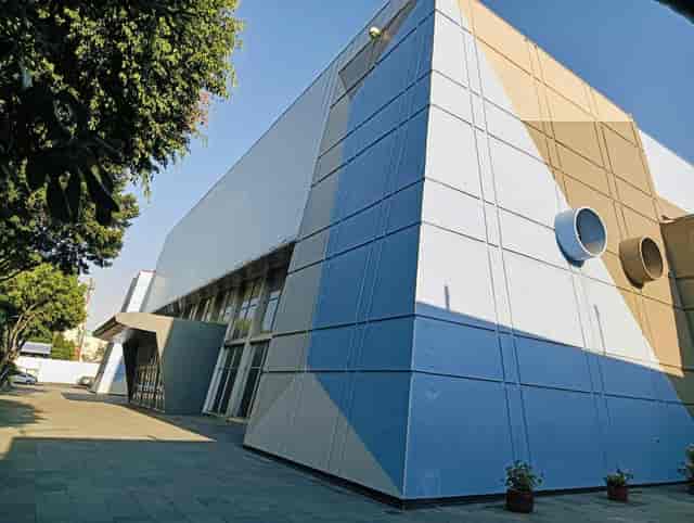 Hermilo Novelo Hall exterior for industrial-style events and large-scale trade shows.