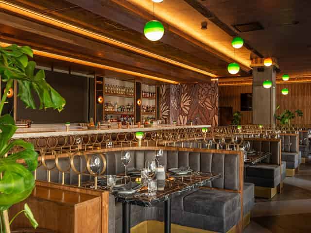 Bar & grill