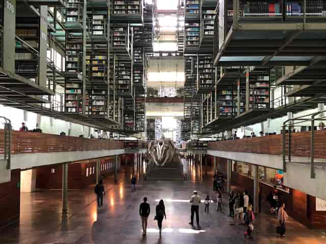 Modern architecture library at Museo Kaluz, perfect for corporate events and brand activations.