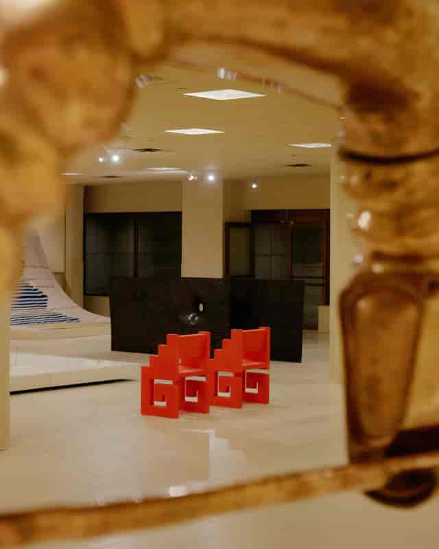 Galería MASA art gallery with bold furniture for creative networking and corporate events.