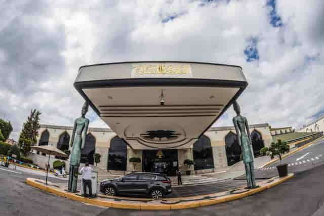 Architectural entrance at Centro Libanés, ideal for luxury brand activations and VIP corporate events.