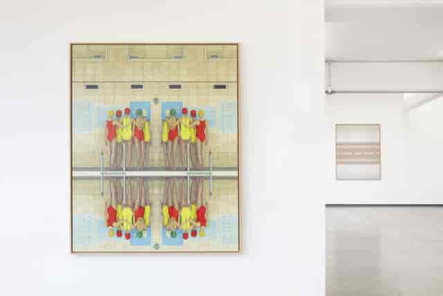 Minimalist Saenger Galería space for corporate networking and art exhibition events.