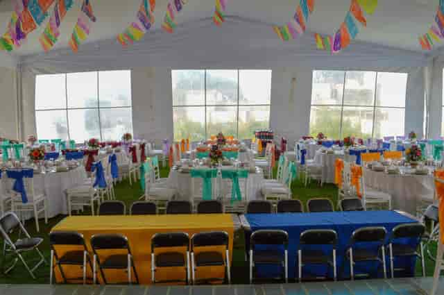 Colorful tented event setup at Jardín Los Pinos with festive decor for weddings and parties.