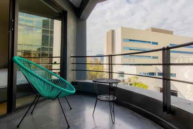 Private balcony for VIP meetings and creative sessions at Capitalia Condesa Escandon.